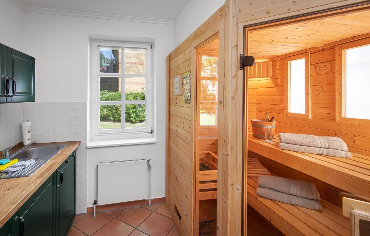 Hotel Schloesschen Sundische Wiese Zingst Exterior photo