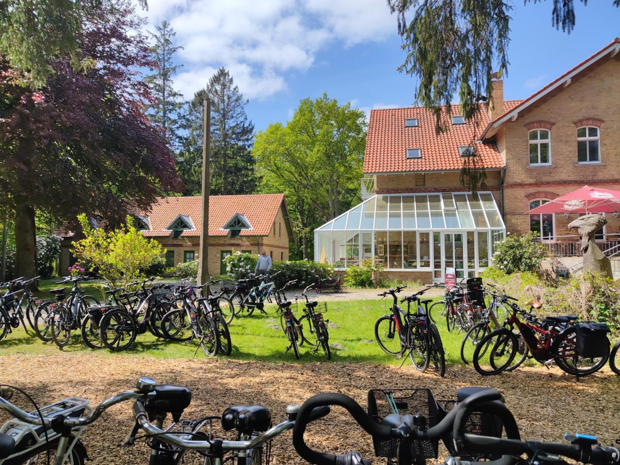 Hotel Schloesschen Sundische Wiese Zingst Exterior photo