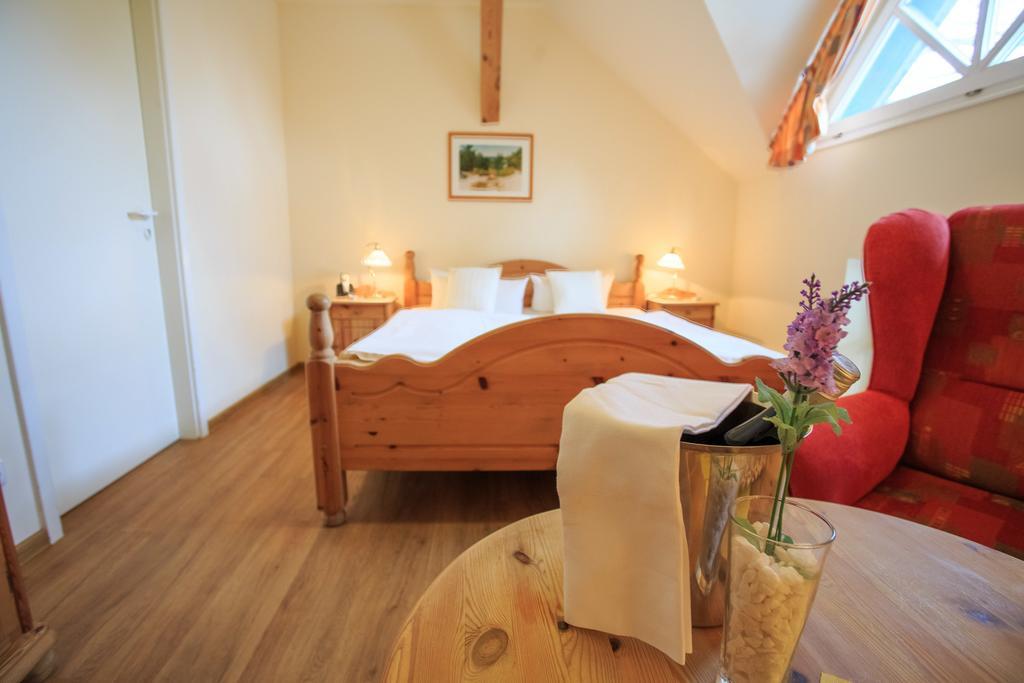 Hotel Schloesschen Sundische Wiese Zingst Exterior photo