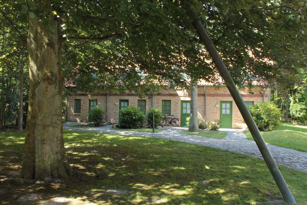 Hotel Schloesschen Sundische Wiese Zingst Exterior photo
